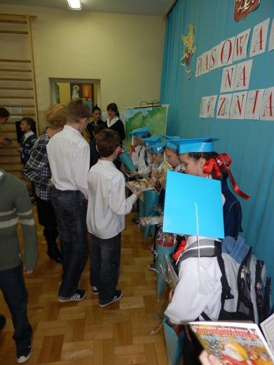 Pasowanie kl. I SP 09.JPG