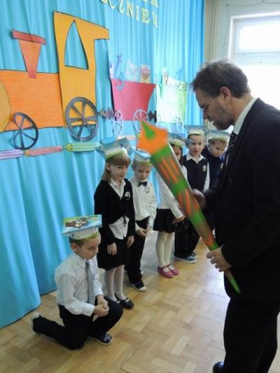 Slubowanie SP kl I 07.JPG