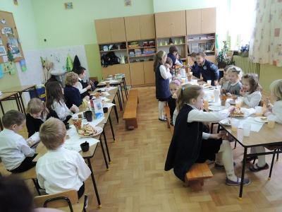 Slubowanie SP kl I 21.JPG