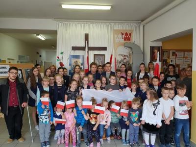 Spiewanie hymnu1 .jpg