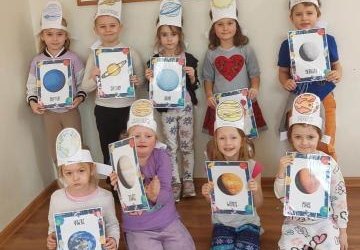 Przedszkolaki poznają Kosmos